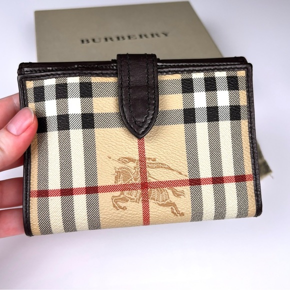 Full inclusion Burberry Compact Wallet - Picture 3 of 6